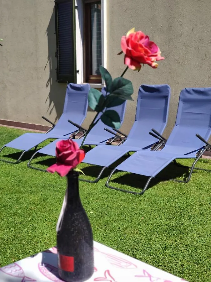 Apartment Private Garden Giardino Privato A Bardolino - House Amorino Italien