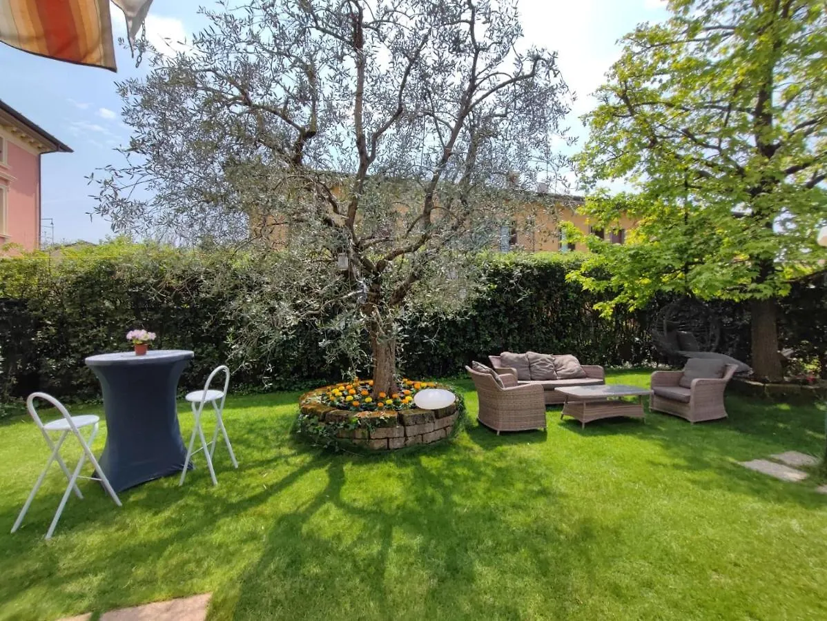 Apartment Private Garden Giardino Privato A Bardolino - House Amorino Italien